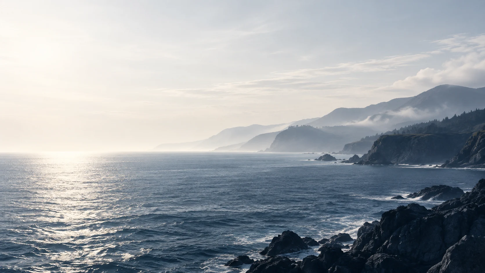 薄雾中的海岸